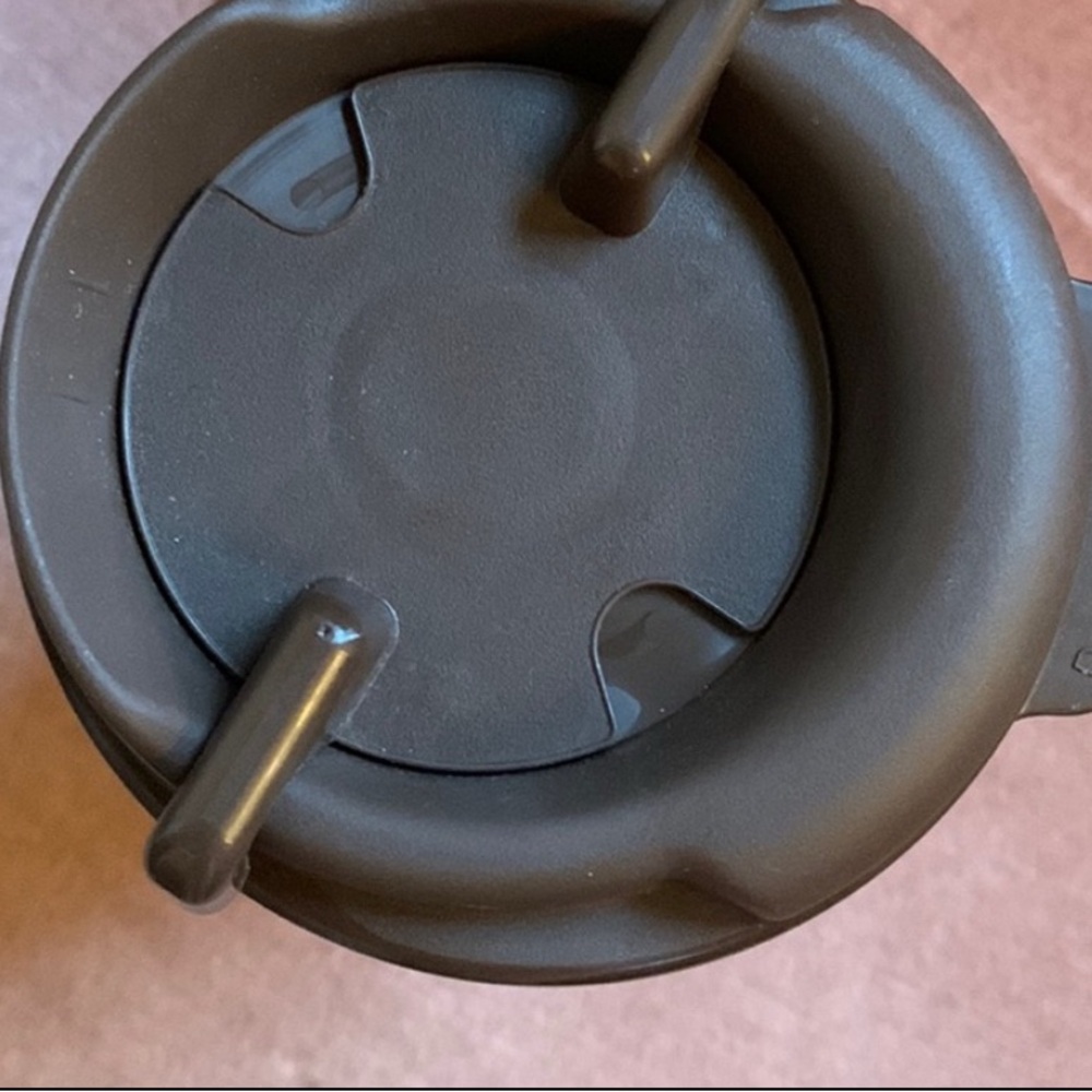 Dunkin Donuts 24oz refill cup with straw PRICE DROP!! 🔻🔘 - Picture 3 of 4
